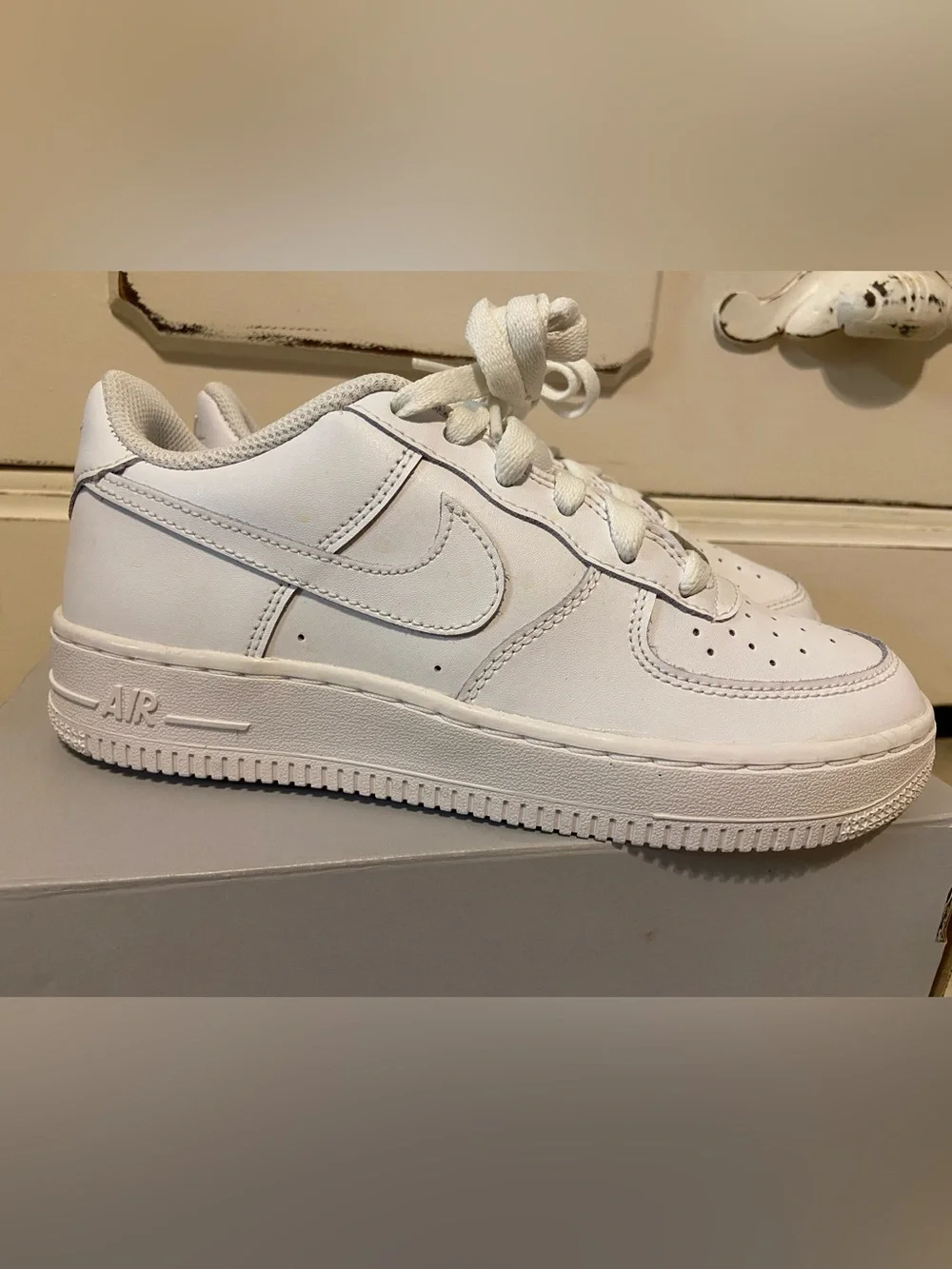 NEW Youth Boys Size 4.5 Nike Air Force 1 White